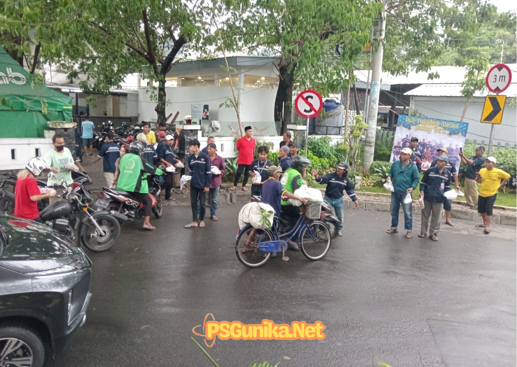 Opang Stasiun Gubeng Baru