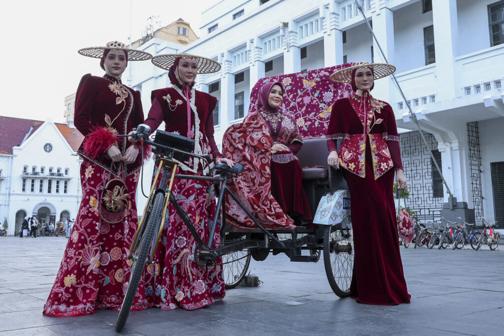 Batik Surabaya ke Panggung Modest Fashion Internasional